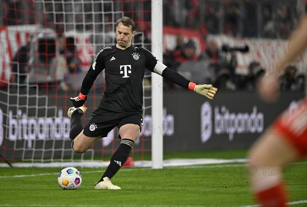 Goalkeeper Manuel Neuer FC Bayern Munich FCB (01) Action on the ball, Allianz Arena, Munich, Bavaria, Germany, Europe