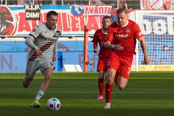 Football match, Florian WIRTZ Bayer Leverkusen left on the ball in a duel with Lennard MALONEY 1.FC Heidenheim, football stadium Voith-Arena, Heidenheim