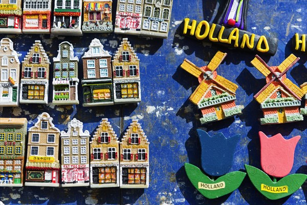 Canal houses as souvenir, magnet, magnetic, souvenir, fridge magnet, symbolic, city trip, holiday, travel, memory, decoration, small, urban, city visit, house, houses, image, illustration, market, shop, shopping, tulip, Amsterdam, Holland, Netherlands