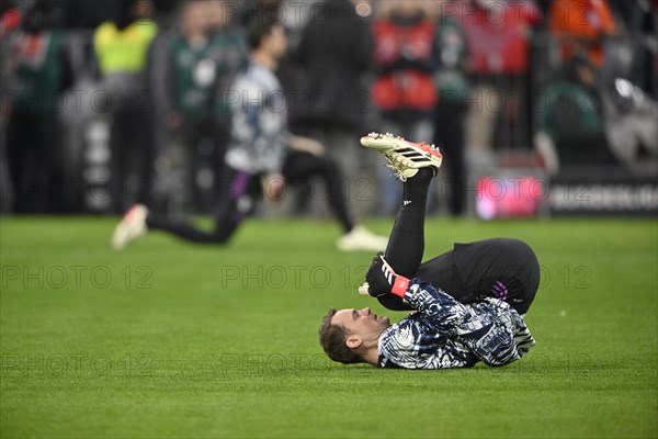 Warm-up training Goalkeeper Manuel Neuer FC Bayern Munich FCB (01) Goalkeeper Sven Ulreich FC Bayern Munich FCB (26), Allianz Arena, Munich, Bavaria, Germany, Europe