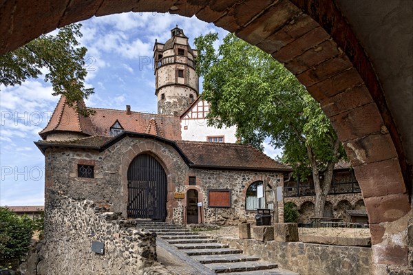 1st and 2nd gatehouse, castle gate, entrance with ticket office to the museum, keep castle tower, Ronneburg Castle, medieval knight's castle, Ronneburg, Ronneburger Huegelland, Main-Kinzig-Kreis, Hesse, Germany, Europe