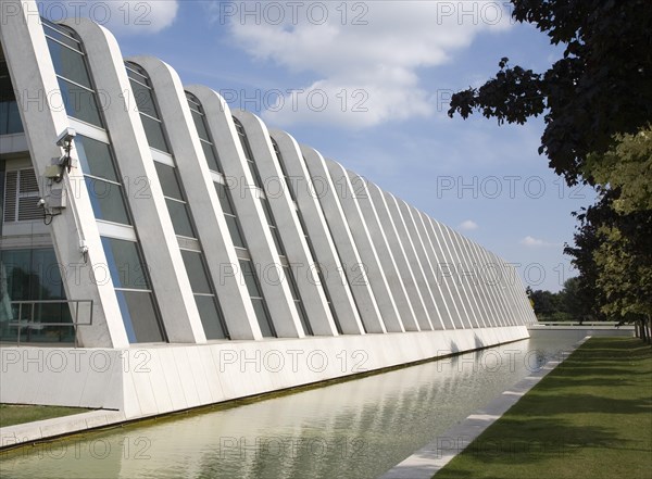 NAPP pharmaceutical group building architect Arthur Erickson, Cambridge Science Park, Cambridge, England completed in the 1980s