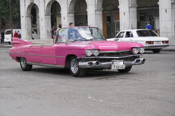 Vintage car from the 1950s in the centre of Havana, Centro Habana, Cuba, Central America