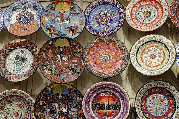 Painted ceramics, plate as souvenir, Grand Bazaar or Kapali Carsi, Beyazit, European part, Istanbul, Turkey, Asia