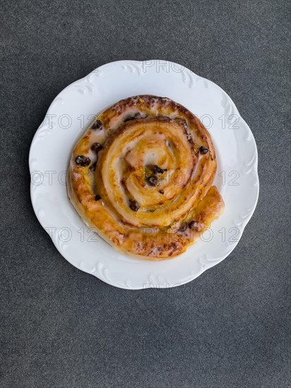 Yeast pastries Yeast rolls Baked goods Pastries Cake Raisin roll Roll cake, Germany, Europe