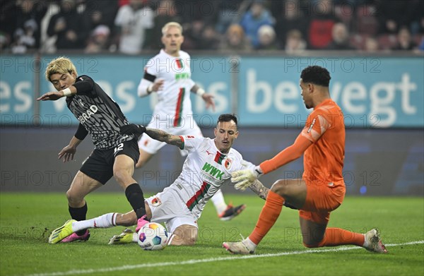 Penalty area scene, goal area scene duel, action Iago FC Augsburg FCA (22) against Ritsu Doan SC Freiburg SCF (42) Goalkeeper Noah Atubolu SC Freiburg SCF (01) WWK Arena, Augsburg, Bavaria, Germany, Europe