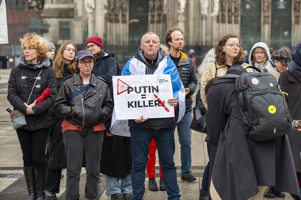 Vigil on 18 February 2024 for the deceased Alexei Navalny, Roncalliplatz, Cologne, North Rhine-Westphalia, Germany, Europe