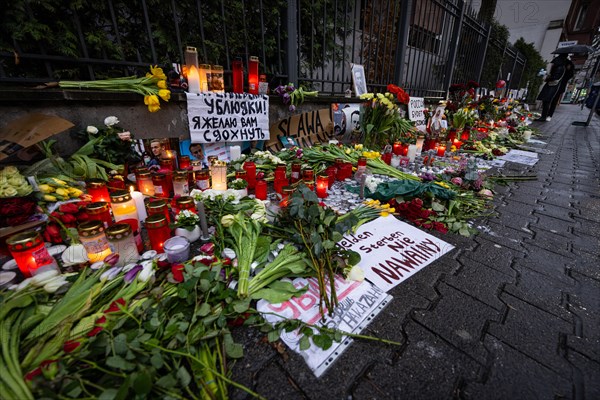 Photos, candles, grave lights and flowers for the Russian opposition leader Alexei Navalny, who died in an Arctic penal colony on 16 February 2024, have been placed on the fence of the closed Consulate General of the Russian Federation in Frankfurt am Main for days. Navalny was a Russian lawyer, anti-corruption activist, dissident and opposition politician. In 2020, he was the victim of a life-threatening poison attack. Politically persecuted and imprisoned from 2021, he was sentenced to many years in prison. He was considered an arch-enemy of Russian President Vladimir Putin, Consulate General of the Russian Federation, Frankfurt am Main, Hesse, Germany, Europe