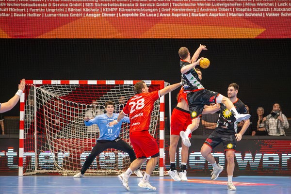 18.02.2024, 2nd HBL, German Handball League, matchday 21) : Game scene Eulen Ludwigshafen against TuS N-Luebbecke (final score 34:32) . Fynn Hangstein (10), TuS N-Luebbecke, pulls away