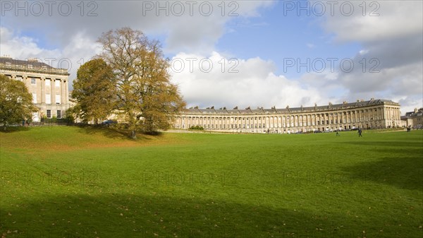 Autumn tree colours at The Royal Crescent, architect John Wood the Younger built between 1767 and 1774, Bath, Somerset, England, United Kingdom, Europe