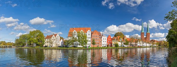 Historic houses and Luebeck Cathedral, Dom zu Luebeck, Luebecker Dom along the river Trave in the Hanseatic town Luebeck, Schleswig-Holstein, Germany, Europe