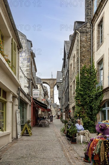 Alley in the old town of Morlaix, in the background the railway viaduct, Morlaix, Departements Finistere, Brittany, France, Europe