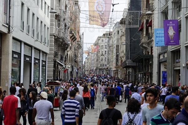 Istiklal Caddesi shopping street, Beyoglu, Istanbul, European part, Istanbul province, Turkey, Asia