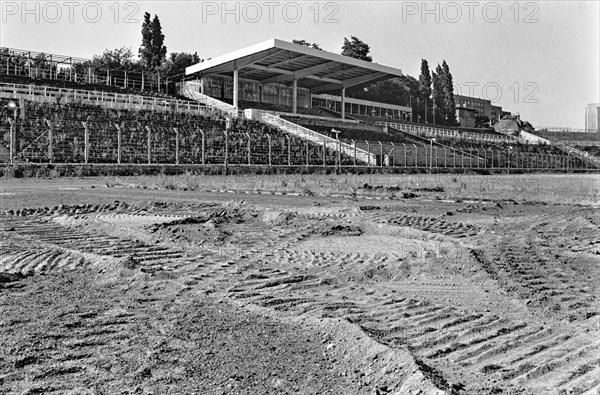 Demolition work has begun at the Weltjugend stadium, traces of construction vehicles can be seen on the pitch, 1992, Chausseestrasse, Mitte district, Berlin, Germany, Europe