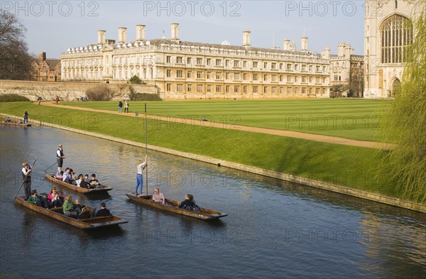 Punting on the river Cam, King's College, Cambridge university, Cambridgeshire, England, United Kingdom, Europe