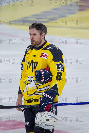 Jordan Murray (8, Adler Mannheim) at home against Nuremberg Ice Tigers on matchday 48 of the 2023/2024 DEL (German Ice Hockey League) season