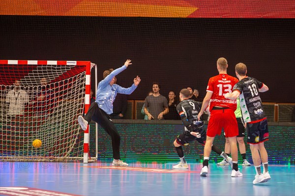 18.02.2024, 2nd HBL, German Handball League, matchday 21) : Game scene Eulen Ludwigshafen against TuS N-Luebbecke (final score 34:32) . Goal by Dominik Ebner (9), TuS N-Luebbecke
