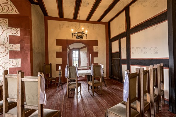 Wedding room for weddings, chandelier, lower lord's chamber, Rieneck chambers, knight's castle from the Middle Ages, Ronneburg Castle, Ronneburg hill country, Main-Kinzig district, Hesse, Germany, Europe