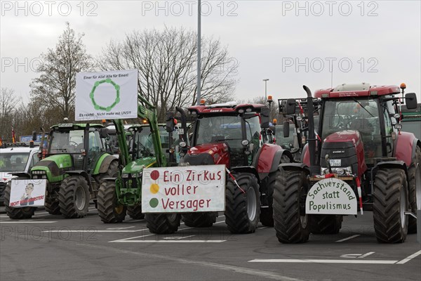 Farmer protests, tractors with signs, demonstration against policies of the traffic light government, abolition of agricultural diesel subsidies, Duesseldorf, North Rhine-Westphalia, Germany, Europe