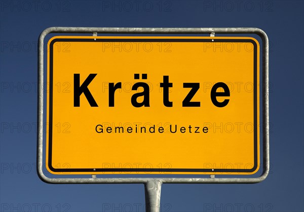 Town sign Kraetze, district of the municipality of Uetze, Hanover region, Lower Saxony, Germany, Europe