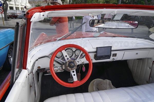 Open-top vintage car from the 1950s in the centre of Havana, Centro Habana, Cuba, Central America