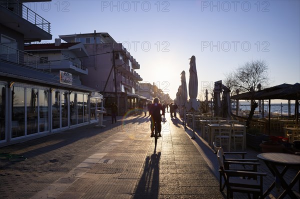 Cyclists and walkers, beach promenade, beach cafe, waterfront promenade, sunset, evening light, Peraia, also Perea, Thessaloniki, Macedonia, Greece, Europe