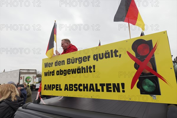 Switch off traffic lights sign, farmers' protests, demonstration against policies of the traffic light government, abolition of agricultural diesel subsidies, Duesseldorf, North Rhine-Westphalia, Germany, Europe