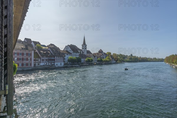 Border town of Dissenhofen on the Rhine, wooden bridge, townscape, Church of St Dionys, Frauenfeld district, Canton Thurgau, Switzerland, Europe