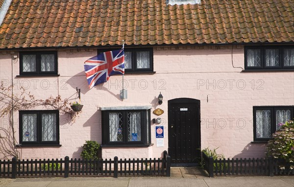 Bed and breakfast accommodation in pink cottage, Aldeburgh, Suffolk, Englands