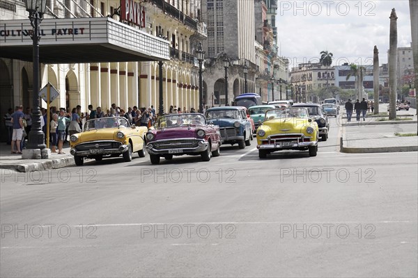 Vintage car from the 1950s in the centre of Havana, Centro Habana, Cuba, Central America