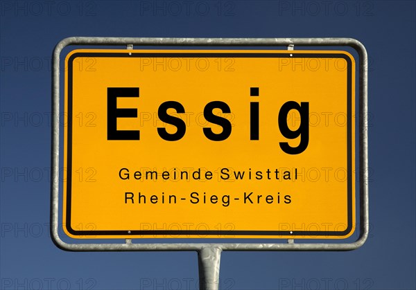 Place name sign Essig, village in the municipality of Swisttal, Rhein-Sieg-Kreis, North Rhine-Westphalia, Germany, Europe