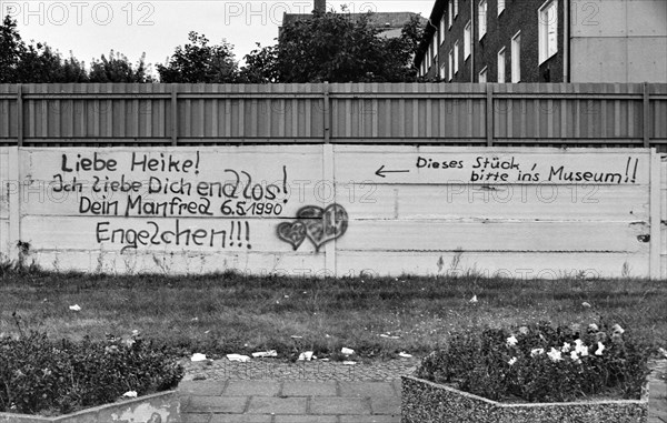 Berlin Wall with declaration of love, summer 1990, Berlin city centre, Germany, Europe