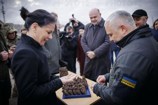 Annalena Baerbock (Alliance 90/The Greens), Federal Foreign Minister, is travelling in Ukraine to mark the two-year anniversary of the invasion of Ukraine. Here she receives a gift of Ukrainian grain from the head of the port authority Denys Pavilitanti-Karpov in the port of Odessa. Odessa, 24.02.2024. Photographed on behalf of the Federal Foreign Office