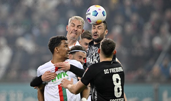 Penalty area scene, goal area scene header duel duel action Manuel Gulde SC Freiburg SCF (05) Maximilian Eggestein SC Freiburg SCF (08) Lucas Hoeler SC Freiburg SCF (09) Felix Uduokhai FC Augsburg FCA (19) Niklas Dorsch FC Augsburg FCA (30) WWK Arena, Augsburg, Bavaria, Germany, Europe