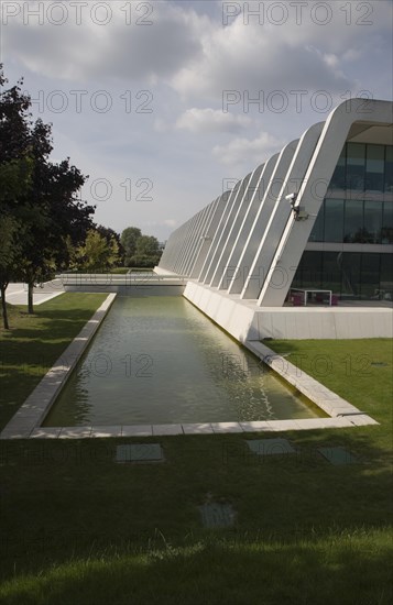 NAPP pharmaceutical group building architect Arthur Erickson, Cambridge Science Park, Cambridge, England completed in the 1980s