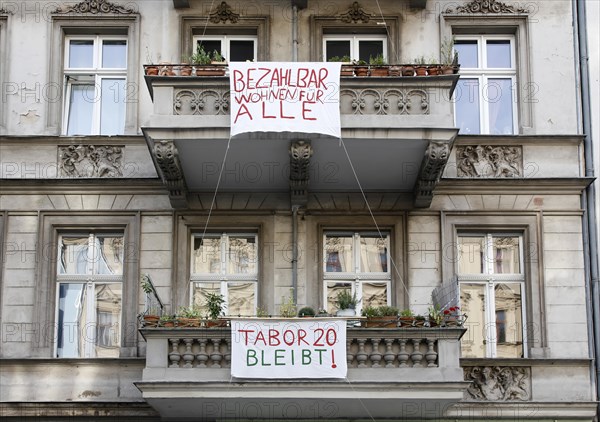 Protest by a tenants' initiative in Berlin's Kreuzberg neighbourhood. The building at Taborstrasse 20 was sold to property speculators. The tenants are calling on the Berlin district authority to exercise its right of first refusal in order to preserve the mill protection and ensure stable rents in the long term, 15 August 2019