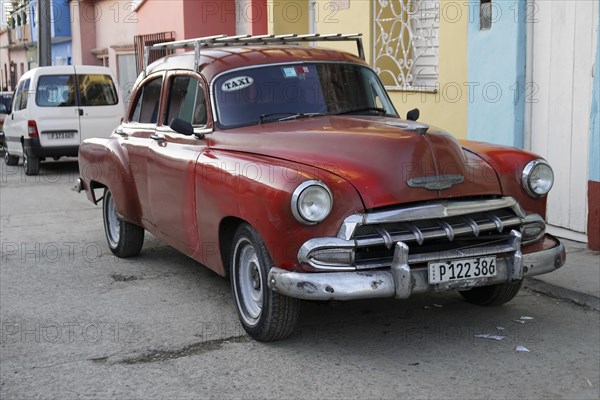 Vintage car from the 1950s in the centre of Havana, Centro Habana, Cuba, Central America