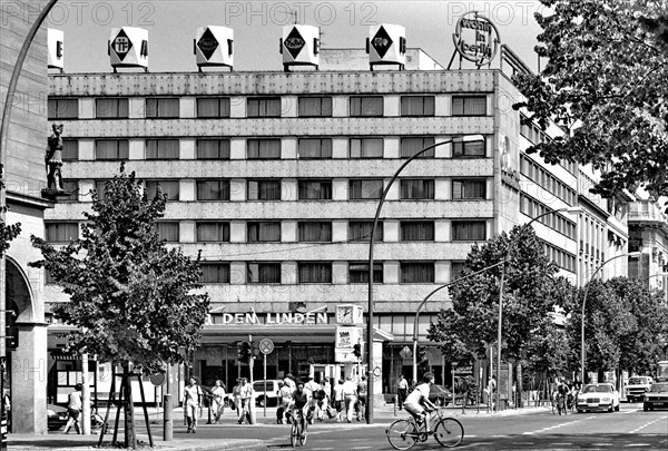 Hotel Unter den Linden in July 1995, Friedrichstrasse corner Unter den Linden, Mitte district, Berlin, Germany, Europe