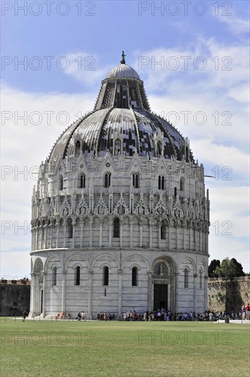 Battistero Cathedral, Duomo Santa Maria Assunta and Campanile, Baptistery, UNESCO World Heritage Site, Pisa, Tuscany, Italy, Europe
