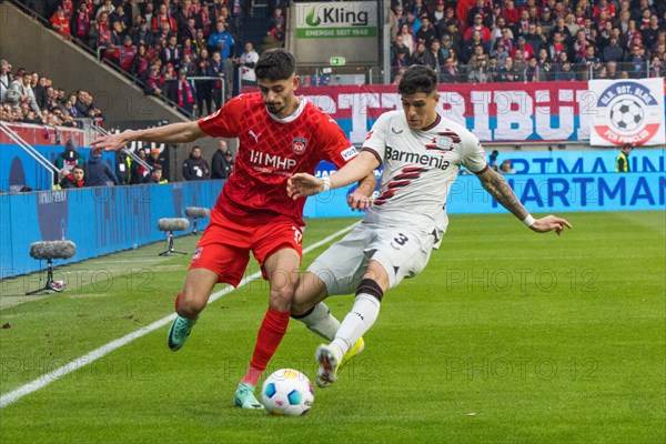 Football match, Piero HINCAPIE Bayer Leverkusen right in a duel with Eren DINKCI 1.FC Heidenheim, football stadium Voith-Arena, Heidenheim