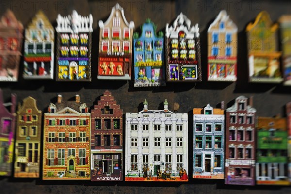 Canal houses as souvenir, magnet, magnetic, souvenir, fridge magnet, symbolic, city trip, holiday, travel, memory, decoration, small, urban, city visit, house, houses, image, illustration, market, shop, shopping, Amsterdam, Netherlands