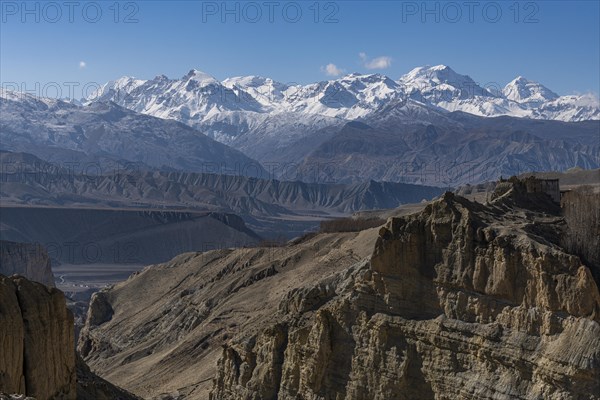 Old palace, dzong in the village of Tsarang before the Annapurna mountain range, Kingdom of Mustang, Nepal, Asia