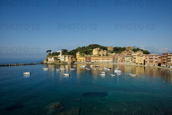 Village with beach and colourful houses by the sea, Baia del Silenzio, Sestri Levante, Province of Genoa, Riveria di Levante, Liguria, Italy, Europe