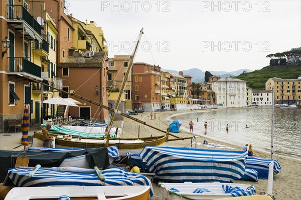 Village with beach and colourful houses by the sea, Baia del Silenzio, Sestri Levante, Province of Genoa, Riveria di Levante, Liguria, Italy, Europe