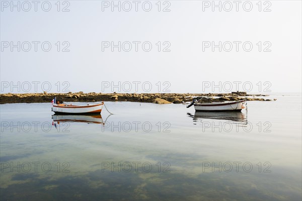 Rowing boats, Phare d'Eckmuehl, Penmarch, Finistere, Brittany, France, Europe