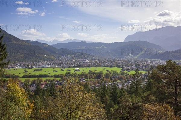 Wetterstein mountains with forest in autumn, hiking trail Kramerplateauweg, Garmisch-Partenkirchen, Upper Bavaria, Bavaria, Germany, Europe