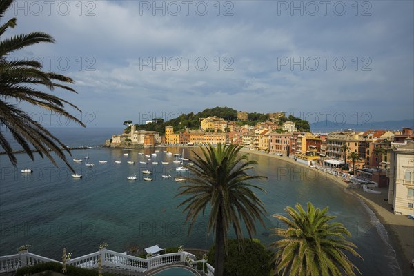 Village with beach and colourful houses by the sea, Baia del Silenzio, Sestri Levante, Province of Genoa, Riveria di Levante, Liguria, Italy, Europe