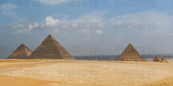 Pyramids of Giza, desert, wonder of the world, building, panorama, monument, architecture, structure, ancient, history, history of the earth, history of mankind, monument, world history, epoch, kingdom, pharaoh, limestone, monument, tomb, tomb, burial chamber, attraction, famous, landmark, Cairo, Egypt, Africa