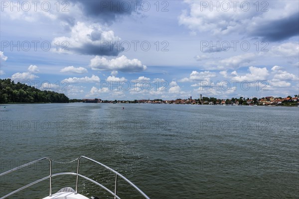 Bow of a houseboat, holiday form, boat, contemplative, calm, idyllic, traffic, boat trip, boat excursion, travel form, lake, leisure, travel, holiday, boat, sky, recreation, nature, nautical, seafaring, horizon, water, freshwater, Masuria, Poland, Europe