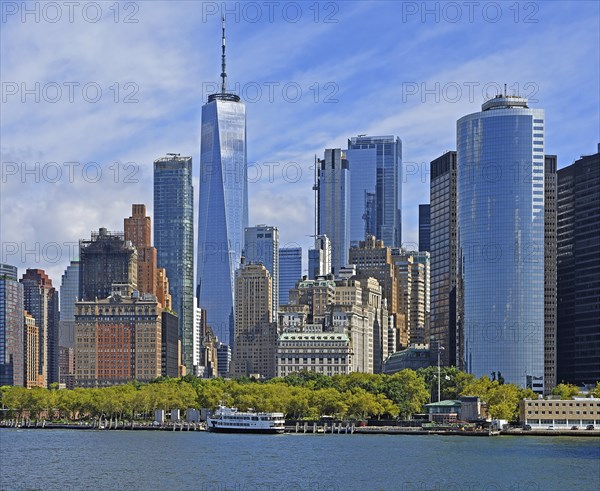 Skyline Financial District, Battery Park and skyscraper 17 State Street in the foreground, One World Trade Centre, Freedom Tower, Hudson River, Lower Manhattan, New York City, New York, USA, North America